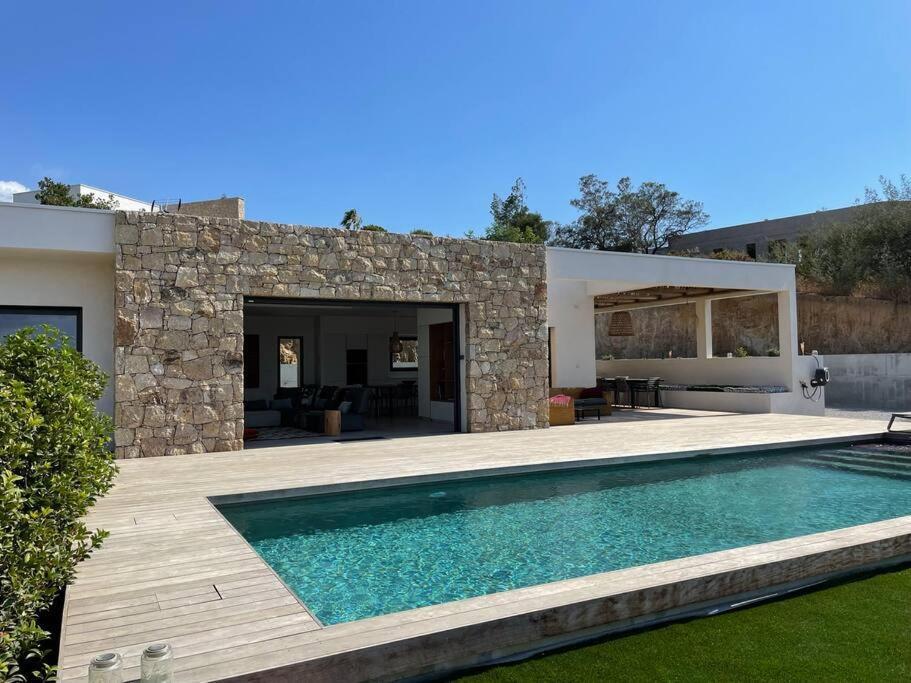 Villa Alandra Pietrosella Bagian luar foto
