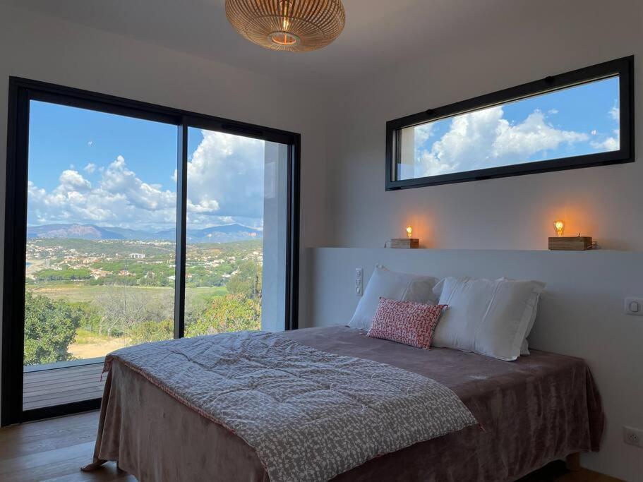Villa Alandra Pietrosella Bagian luar foto