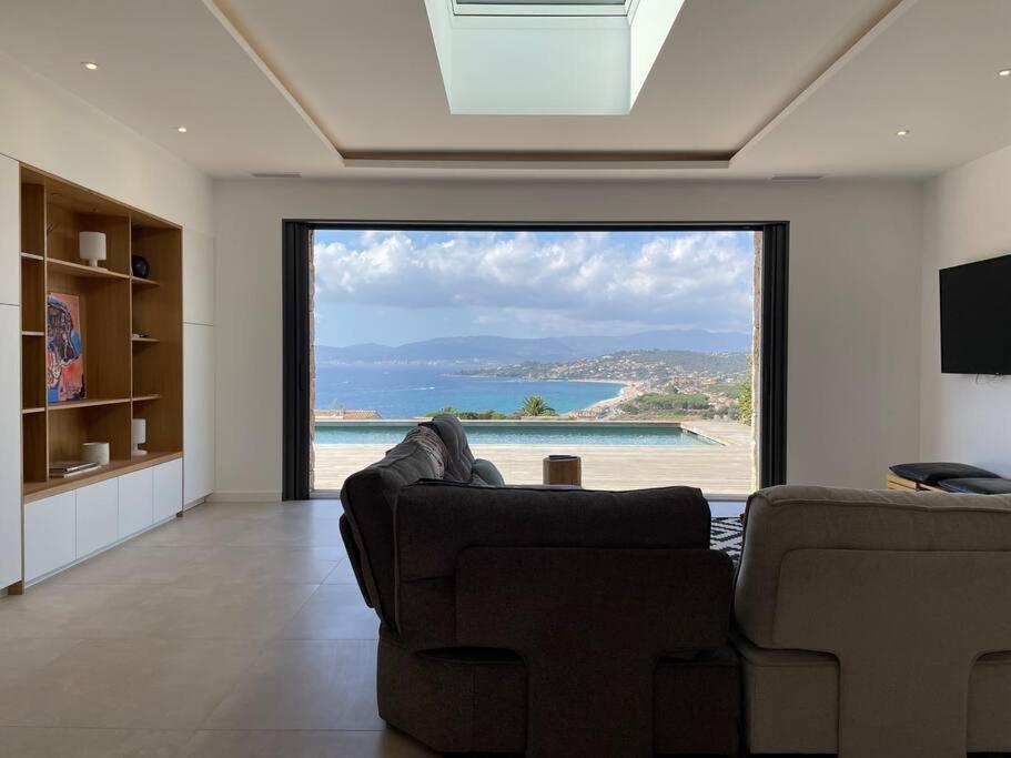 Villa Alandra Pietrosella Bagian luar foto