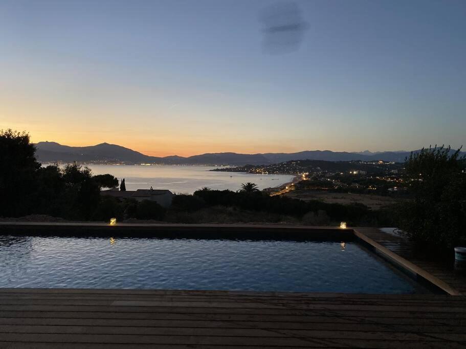 Villa Alandra Pietrosella Bagian luar foto